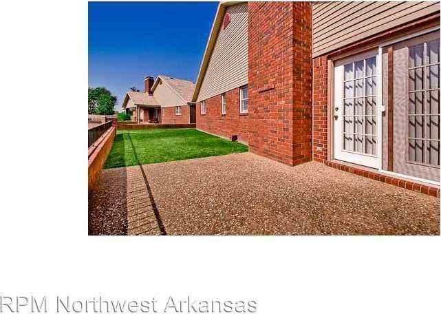 18 S Prairie Dunes Dr - Photo 2 of 17