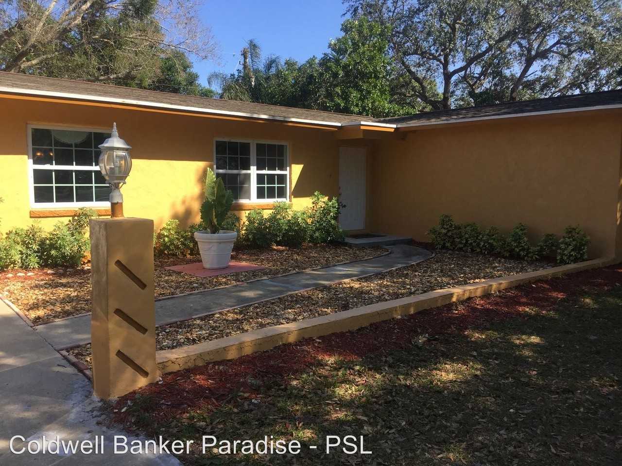 2916 Sherwood Ln - Photo 2 of 21