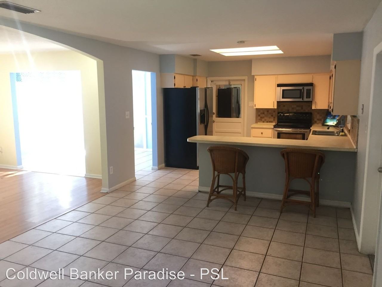 2916 Sherwood Ln - Photo 3 of 21