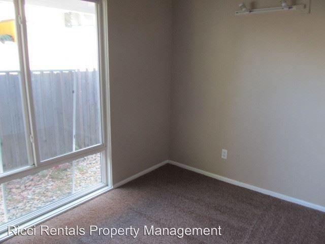 554 S Crest Rd - Photo 3 of 12