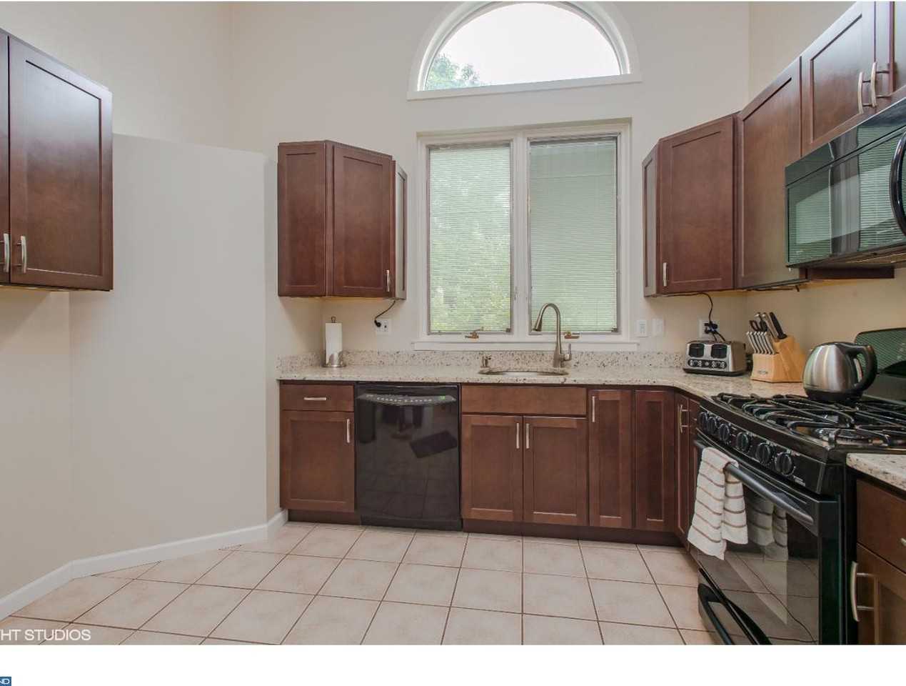 537 Sayre Dr - Photo 2 of 11
