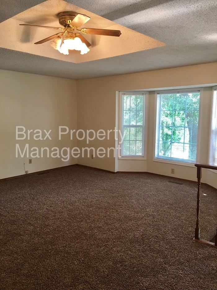 5817 S Lilac Ln - Photo 2 of 13