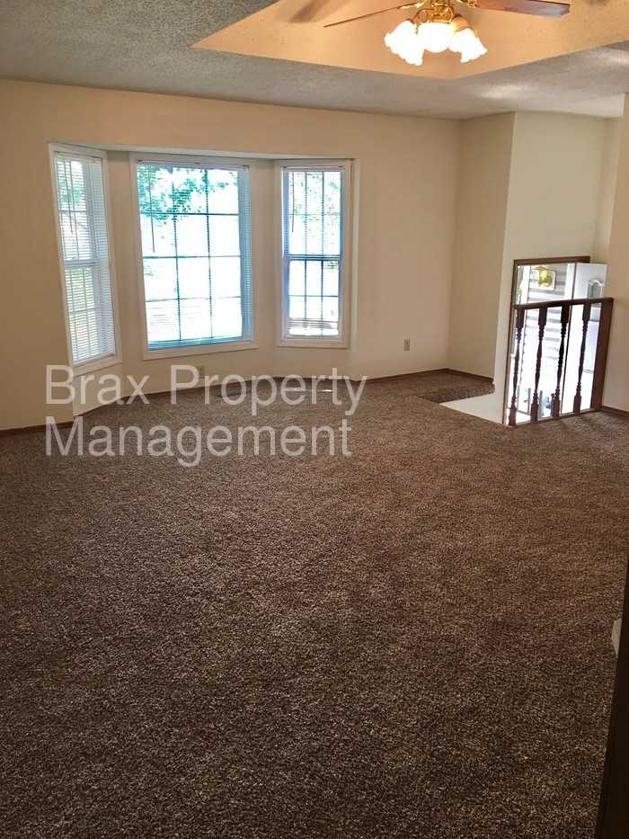 5817 S Lilac Ln - Photo 3 of 13