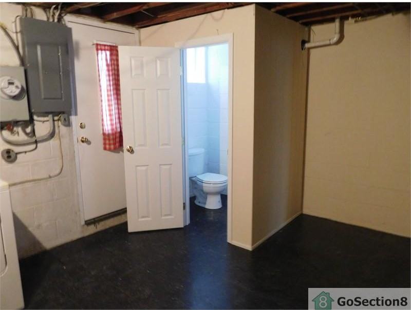 7704 Hillsway Ave - Photo 3 of 21