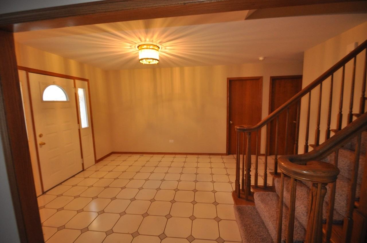 7255 Georgetown Commons Rd - Photo 2 of 20