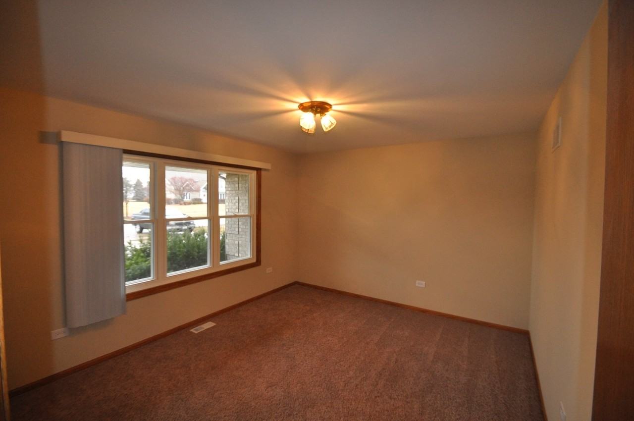 7255 Georgetown Commons Rd - Photo 3 of 20