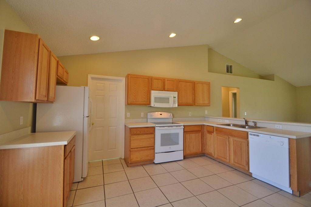 2650 Coachman Dr - Photo 3 of 8