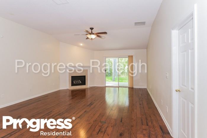 141 Greenfield Dr - Photo 3 of 21