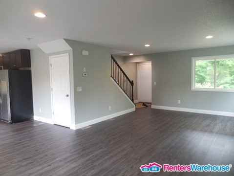 8185 Oakwood Ave NE - Photo 3 of 14