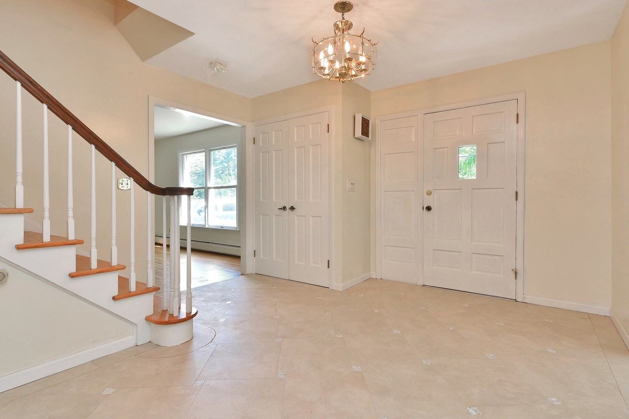 946 Closter Dock Rd - Photo 2 of 25