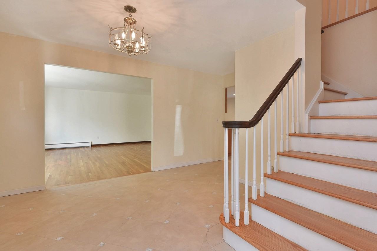 946 Closter Dock Rd - Photo 3 of 25