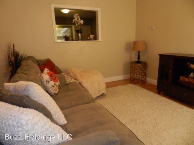 1543 W River Ln - Photo 3 of 17