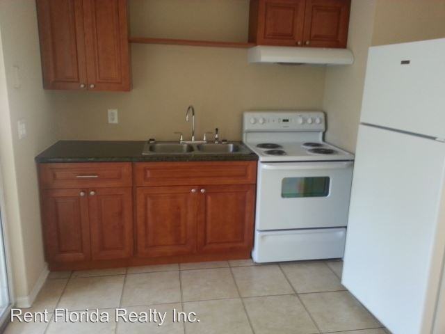 182 SE 27th Way - Photo 2 of 7