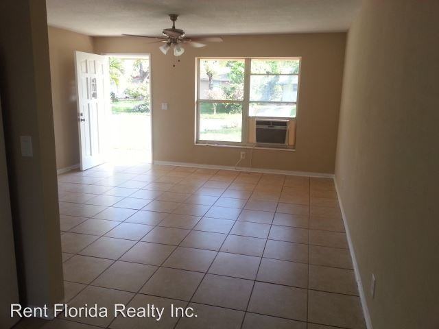 182 SE 27th Way - Photo 3 of 7