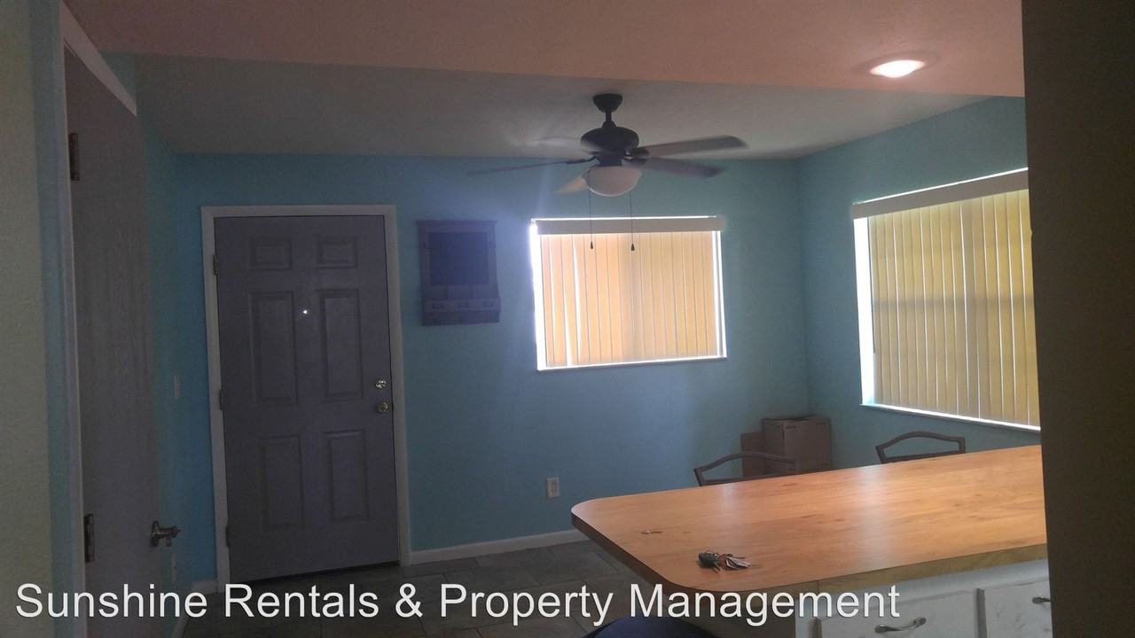 203 SE 15th Pl #215 - Photo 3 of 21
