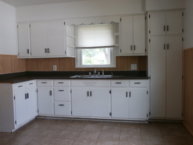 1237 James Ave - Photo 3 of 20