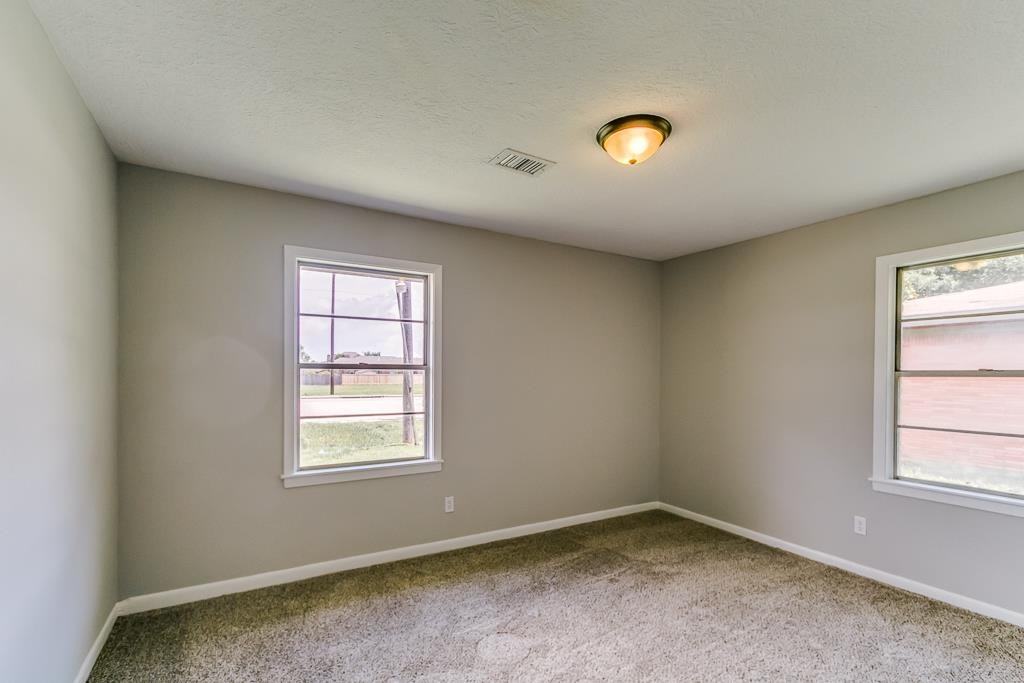 915 25th Ave N - Photo 2 of 14