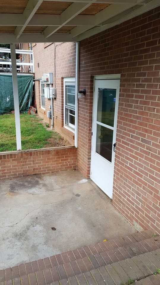 375 Thompson St - Photo 3 of 15