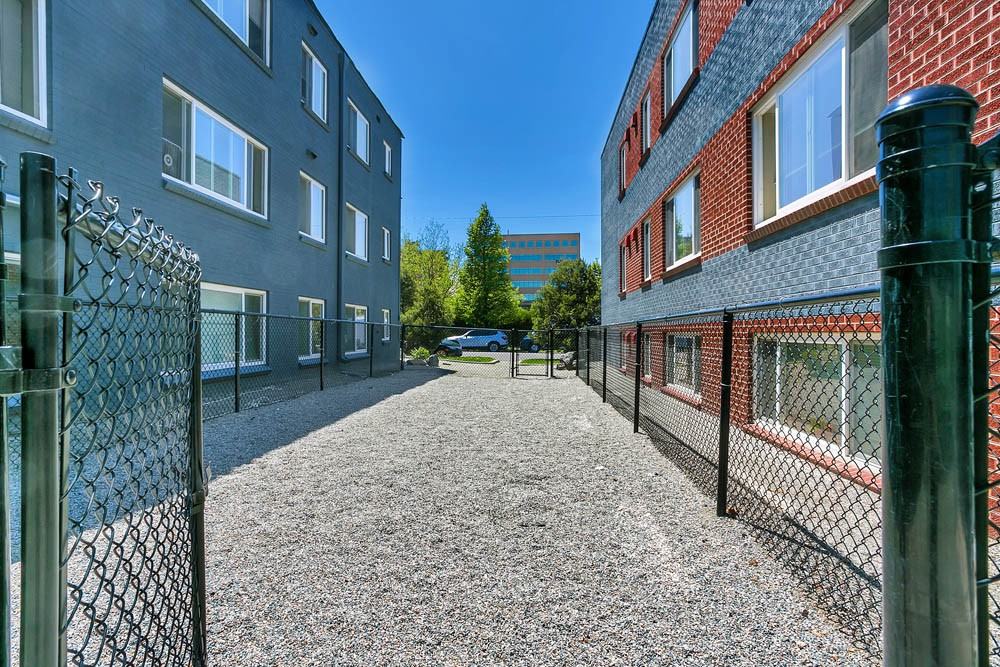 880 & 890 Dexter - Photo 4 of 30