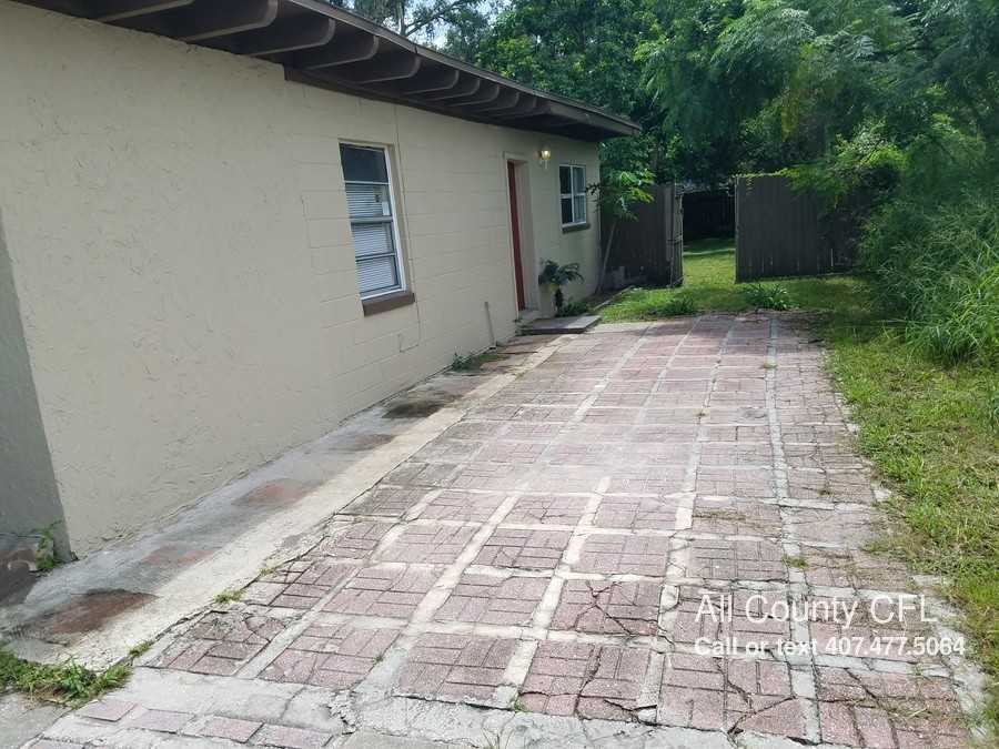 3802 Columbia St - Photo 2 of 12