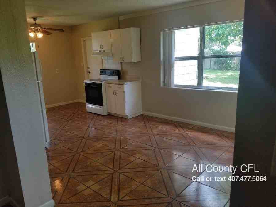 3802 Columbia St - Photo 3 of 12