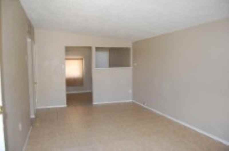 10376 Yellowstone St - Photo 2 of 8