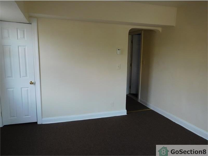 900 Leeds Ave #2 - Photo 3 of 9