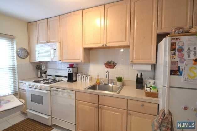 237 Johnson Ave - Photo 3 of 7