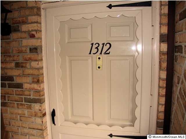 1312 Wellington Pl - Photo 3 of 13