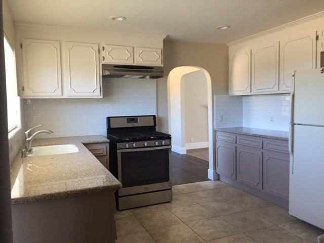 2816 Hallmark Dr - Photo 3 of 15