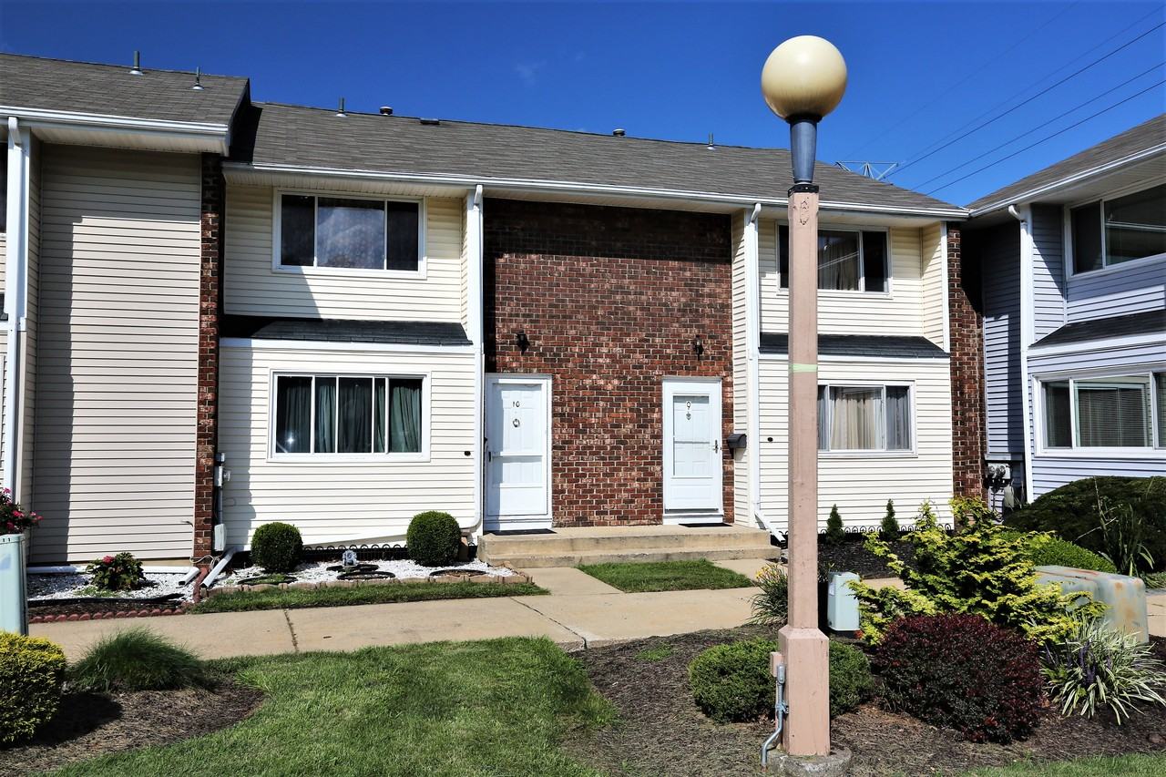 N10 Quincy Cir - Photo 2 of 9