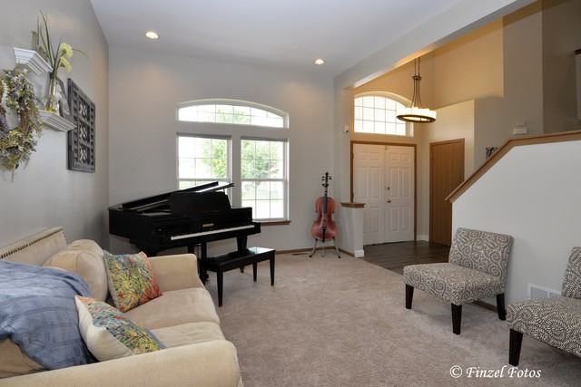 400 Wright Dr - Photo 2 of 18