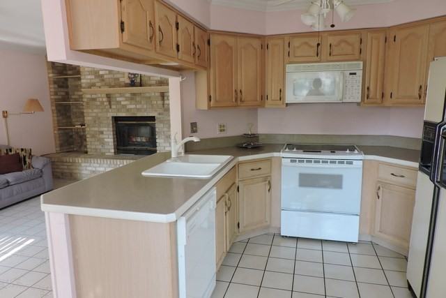 221 Cove Dr - Photo 2 of 13