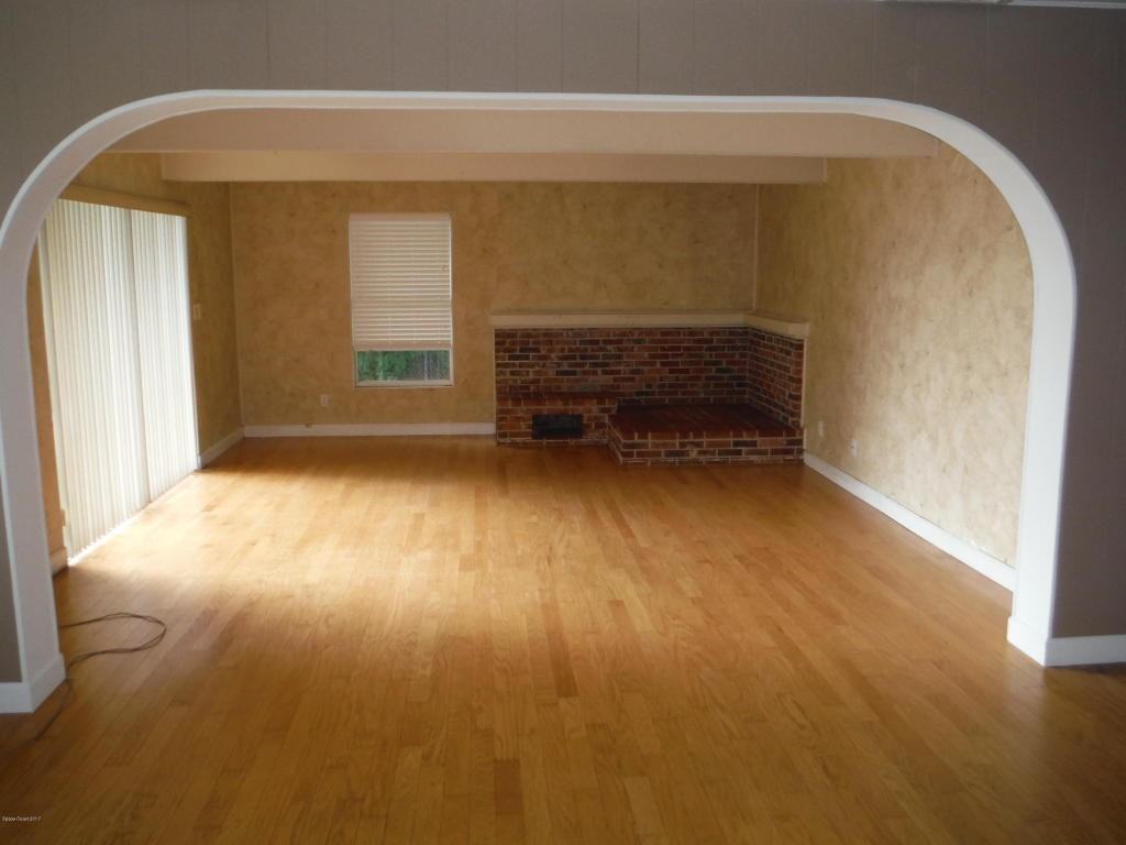 895 Cleveland St - Photo 3 of 9