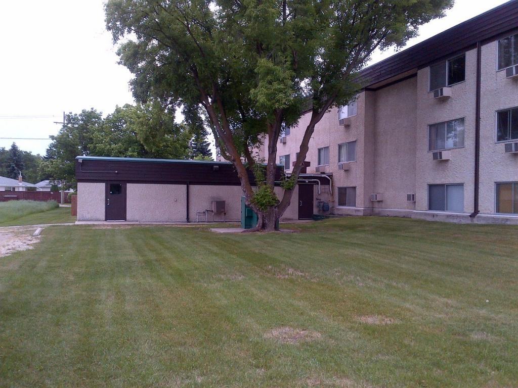 1001 Sinclair 55+ Non Smoking - Photo 2 of 6