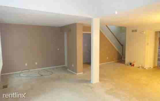 2645 Williamsburg Cir - Photo 3 of 10