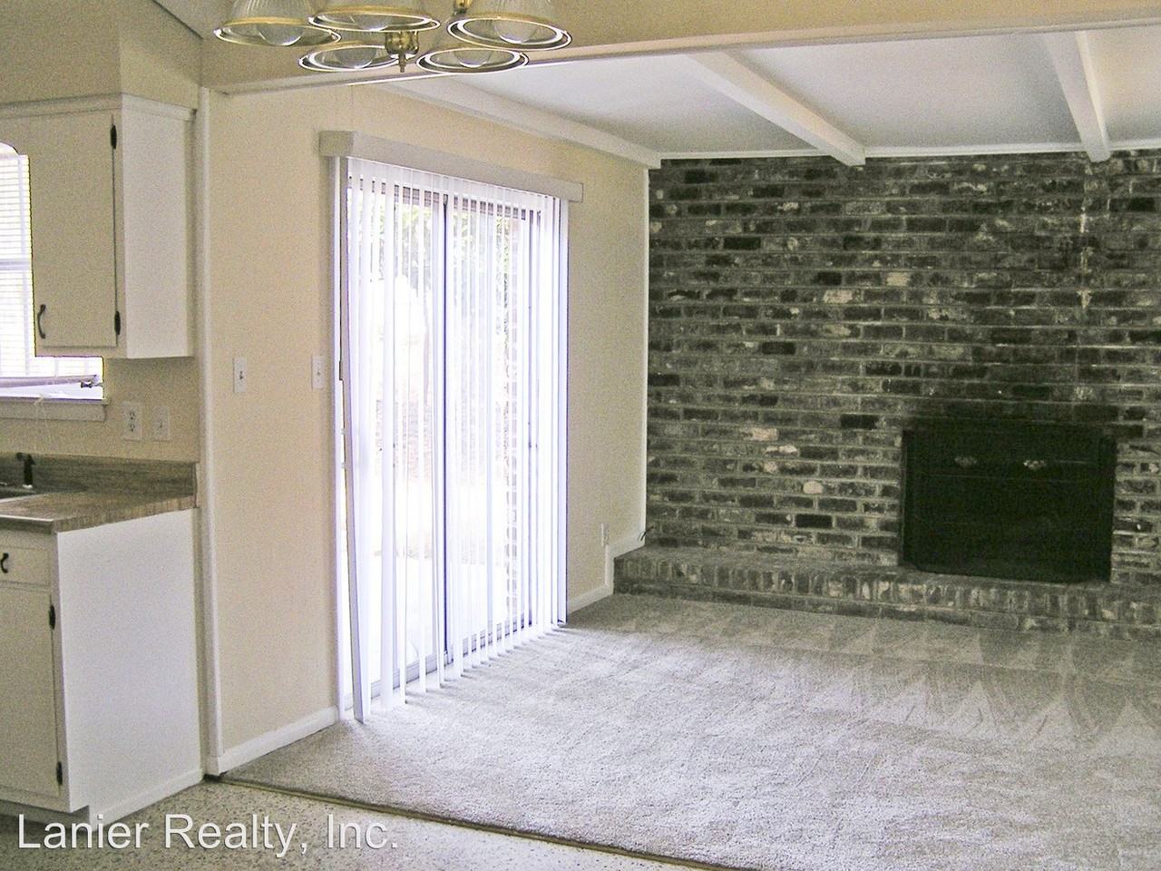 2210 Bartlett Dr - Photo 2 of 10
