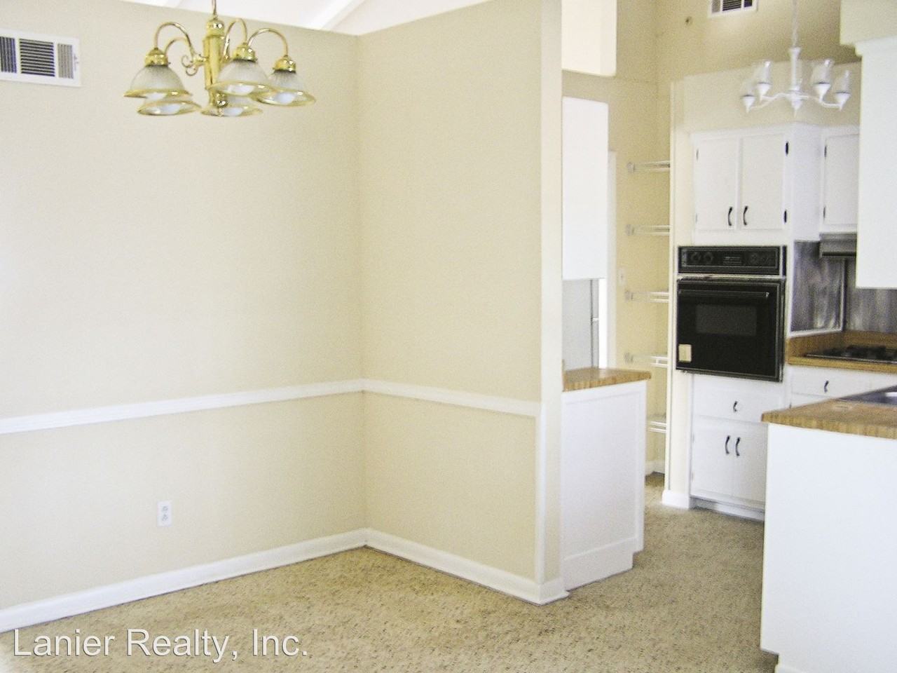 2210 Bartlett Dr - Photo 3 of 10