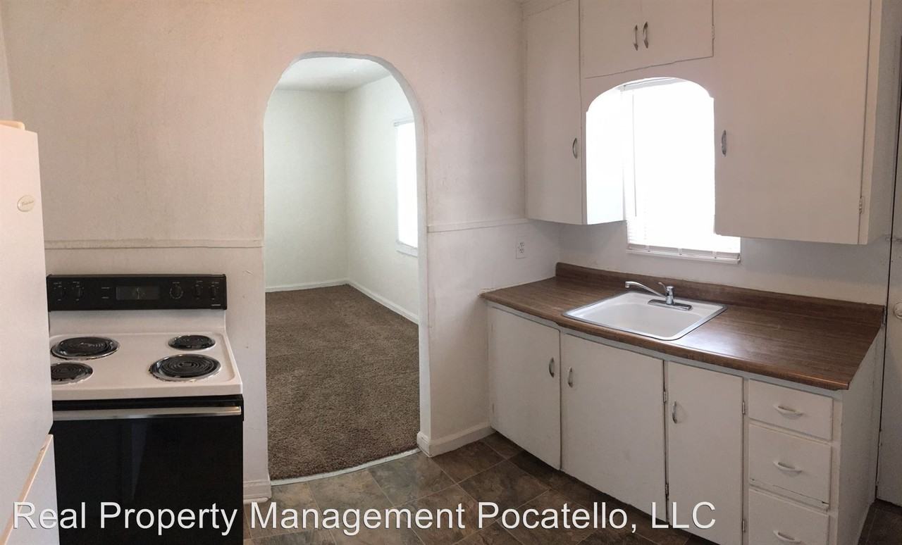 428 E Elm St - Photo 3 of 7