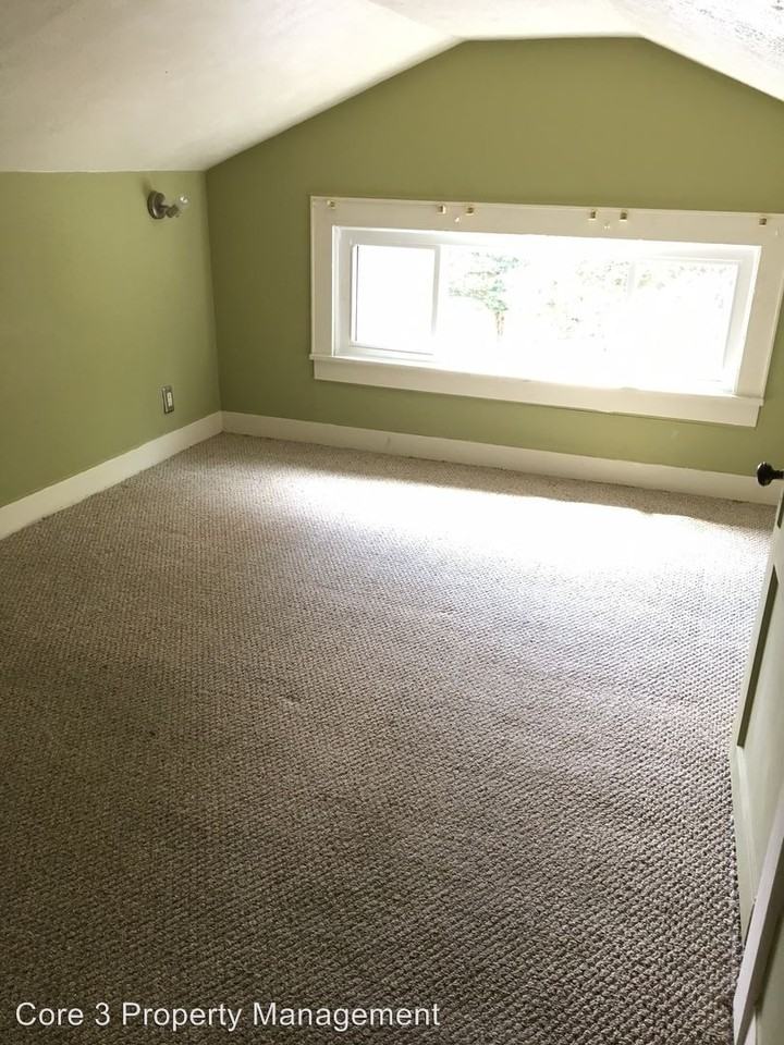 604 1/2 E. Douglas - upper - Photo 2 of 5