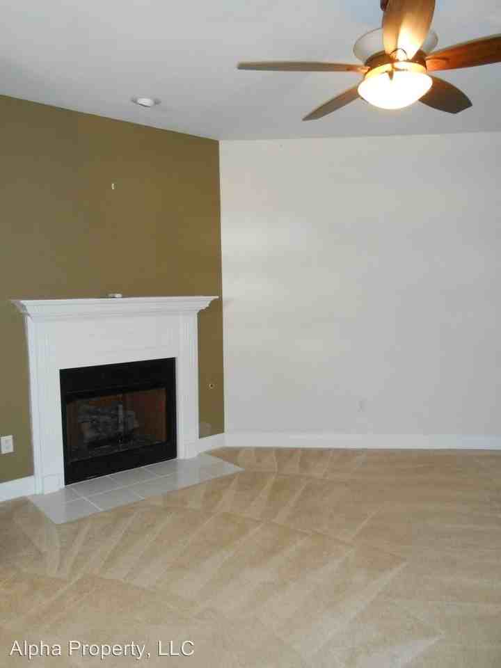 627 Geranium Ln - Photo 3 of 11