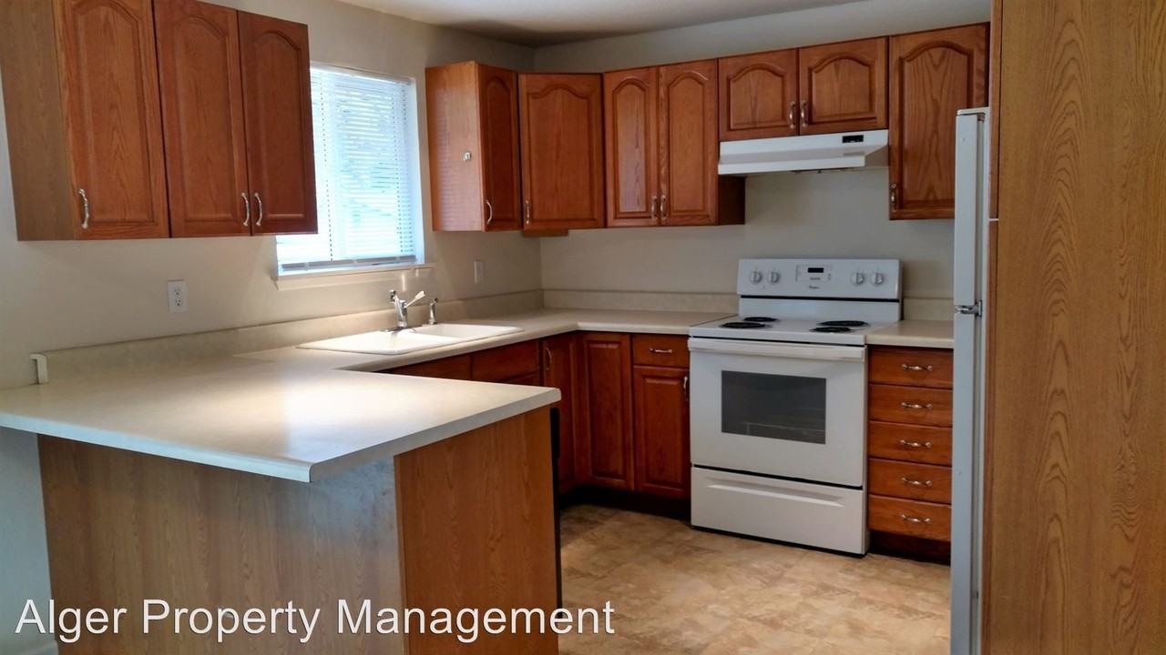 6540 NE Nelson St - Photo 3 of 9