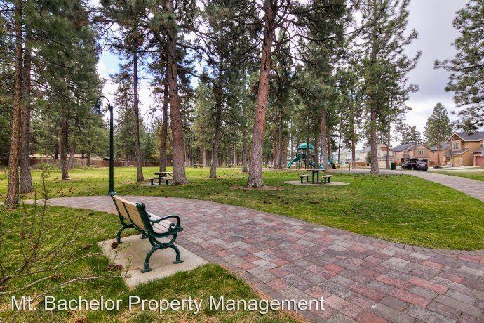 19470 Hollygrape St - Photo 2 of 10