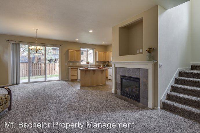 19470 Hollygrape St - Photo 3 of 10