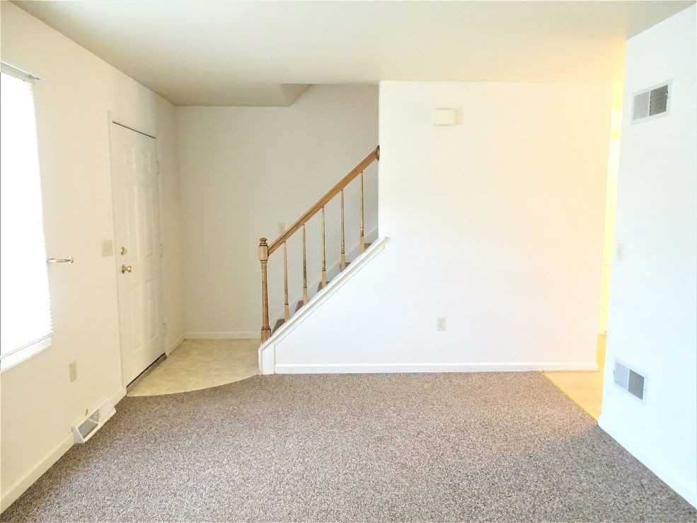 207 Heatherwood Dr - Photo 2 of 15