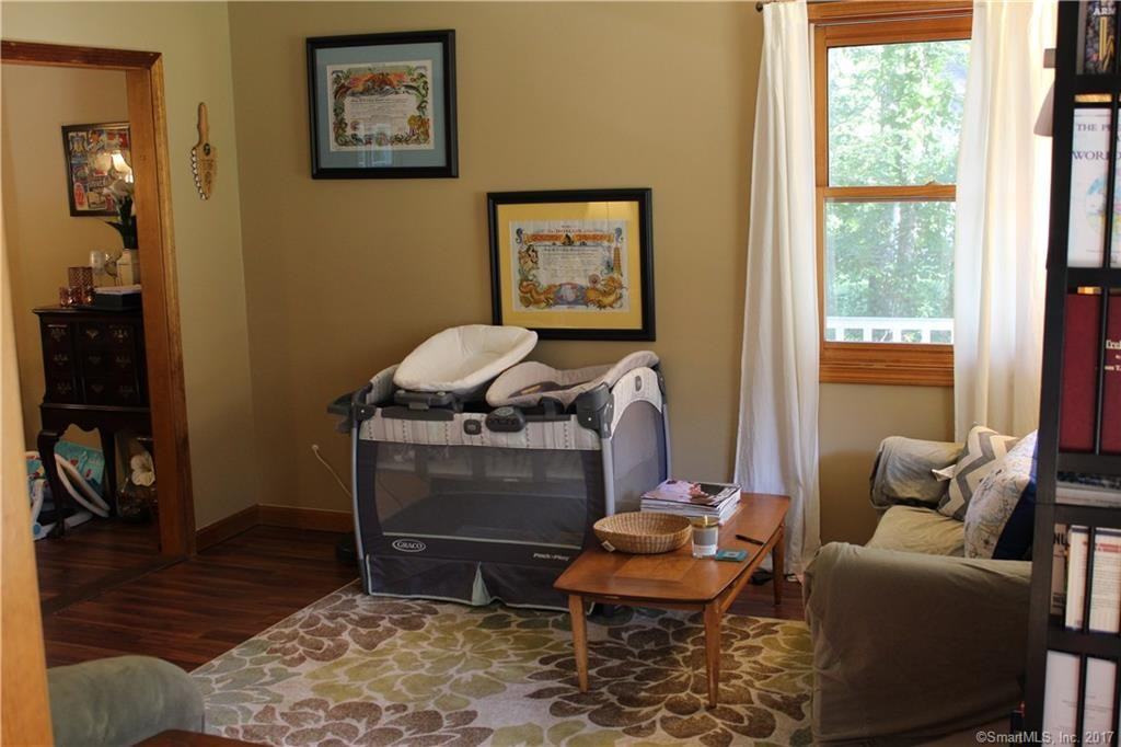 28 Daisy Hill Dr - Photo 2 of 16