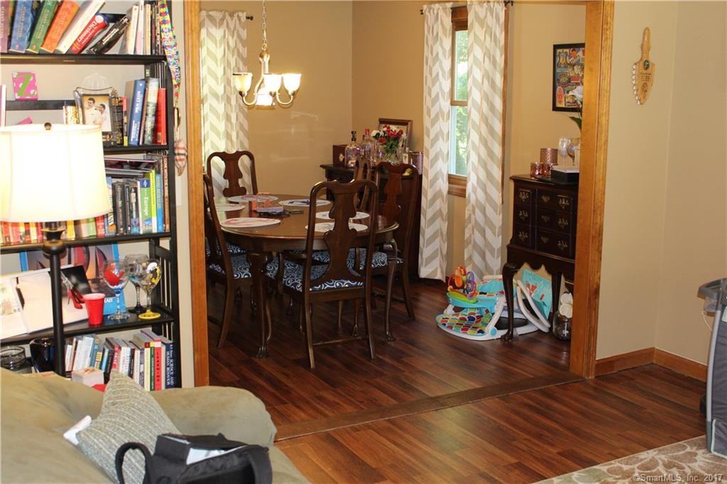 28 Daisy Hill Dr - Photo 3 of 16