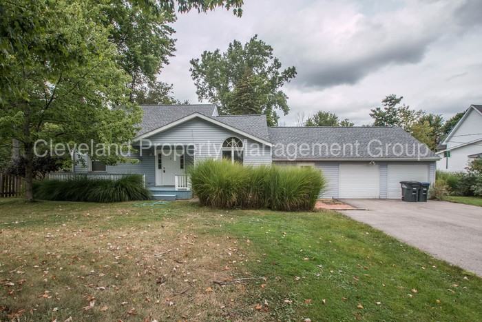 6437 Sprague Rd - Photo 2 of 37