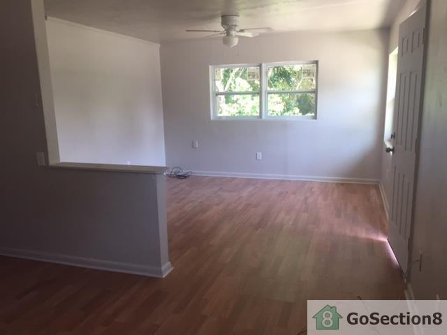 725 NE 15th Ave - Photo 2 of 5