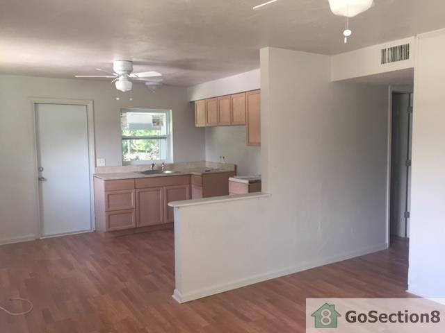 725 NE 15th Ave - Photo 3 of 5